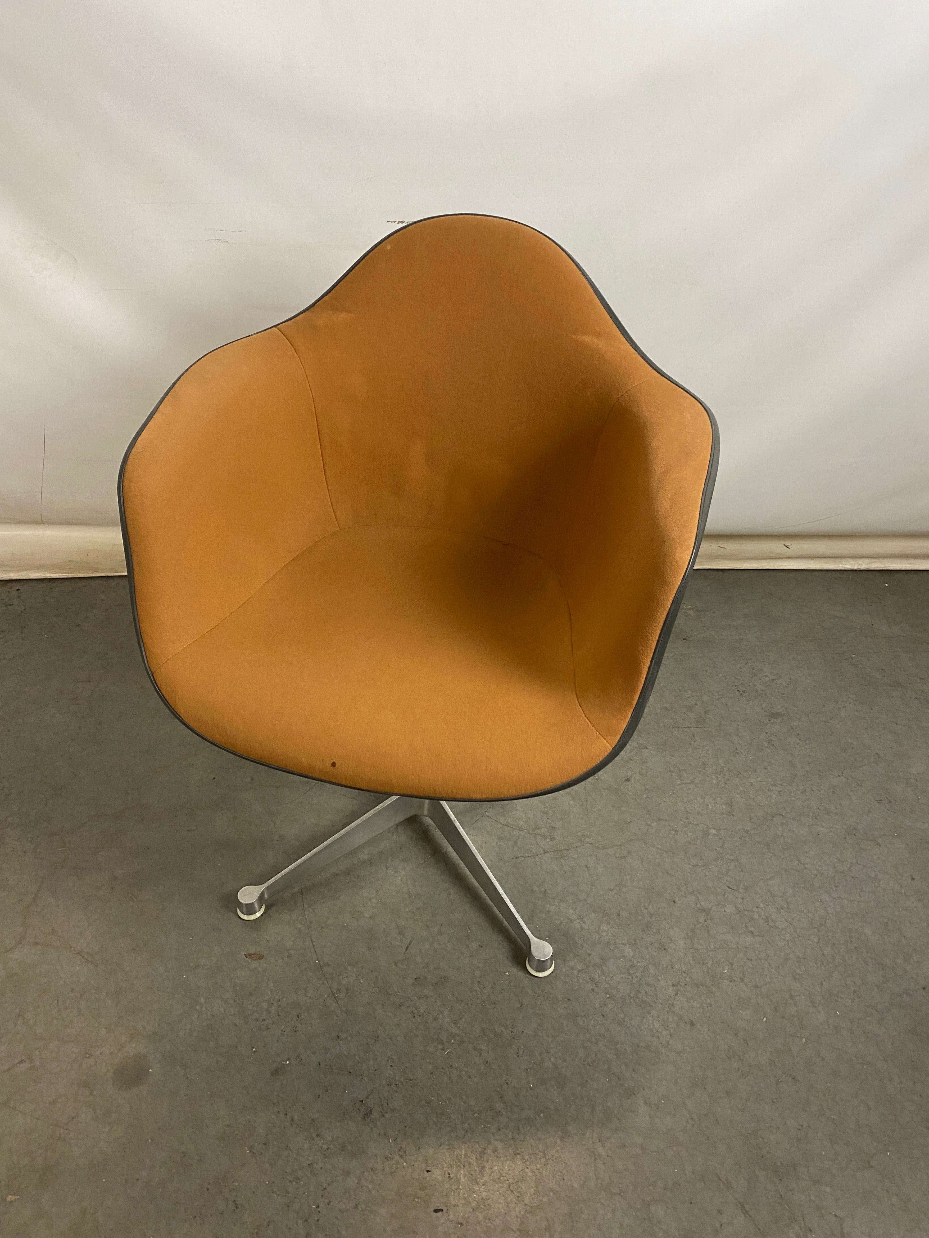 Vintage Herman Miller Eames Bucket Chair