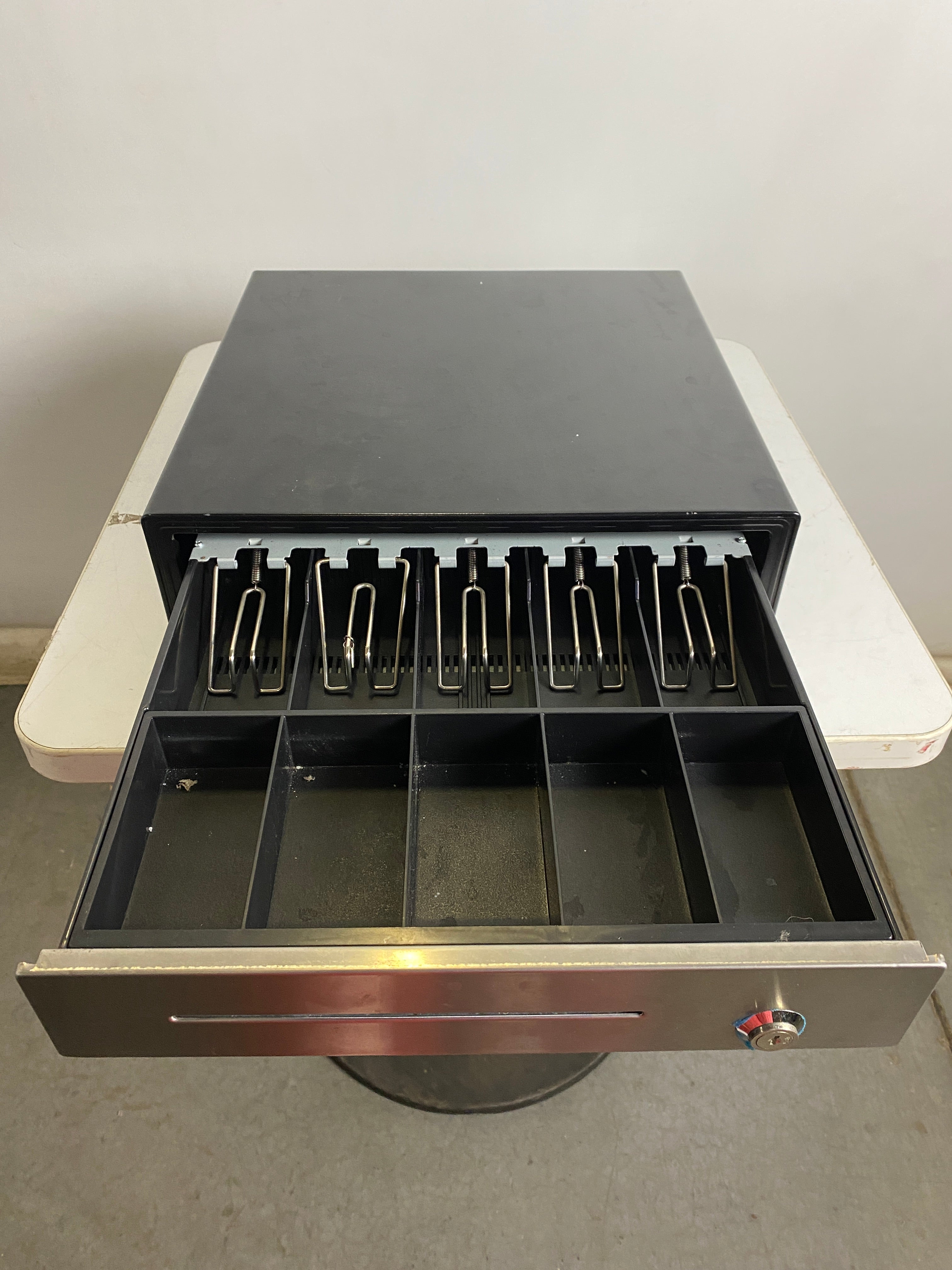 Vision Tech Push Cash Drawer Model D41PBU