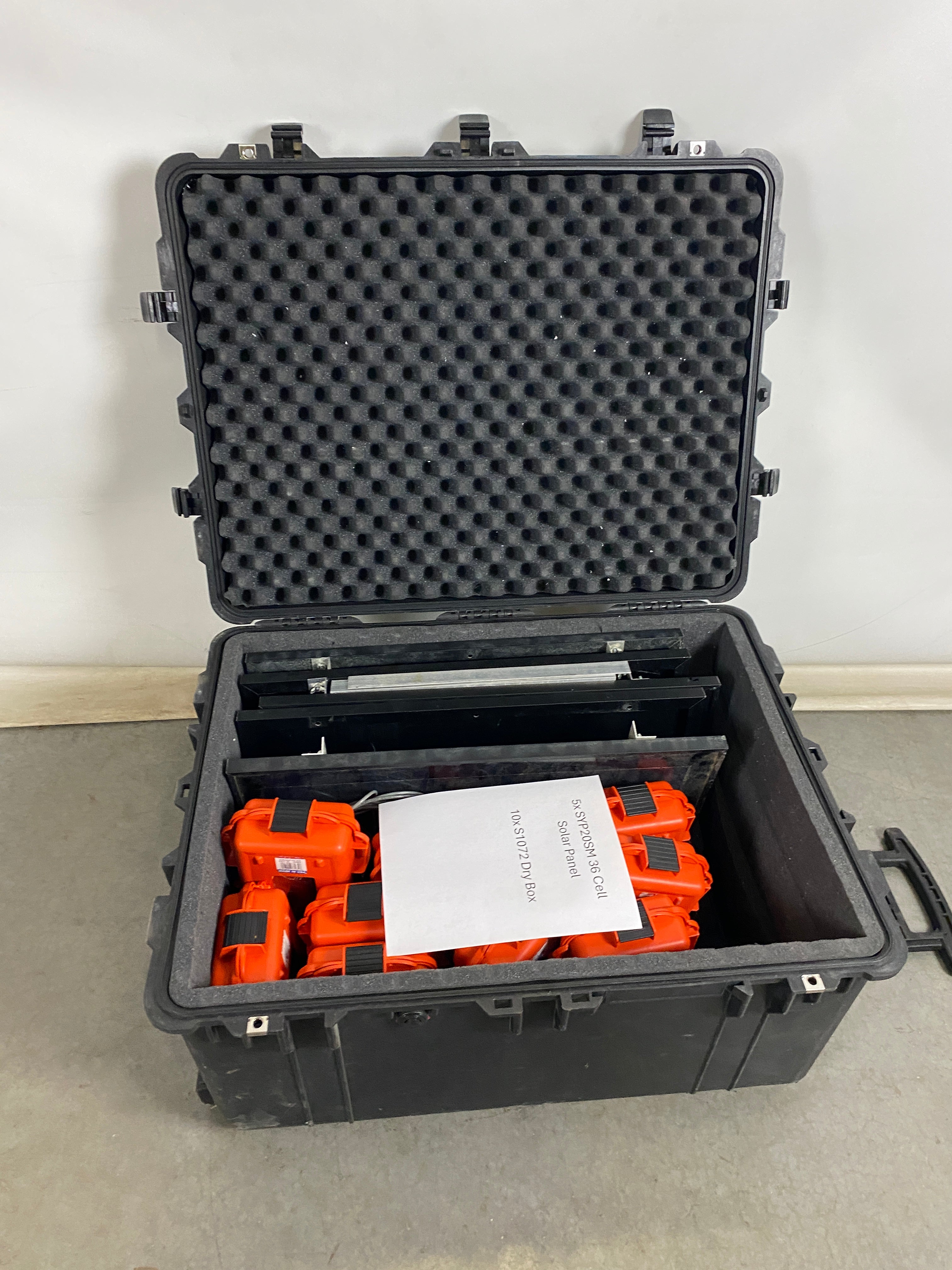 Volcano Large Scale Solar Panel Network w/ Case *Untested*