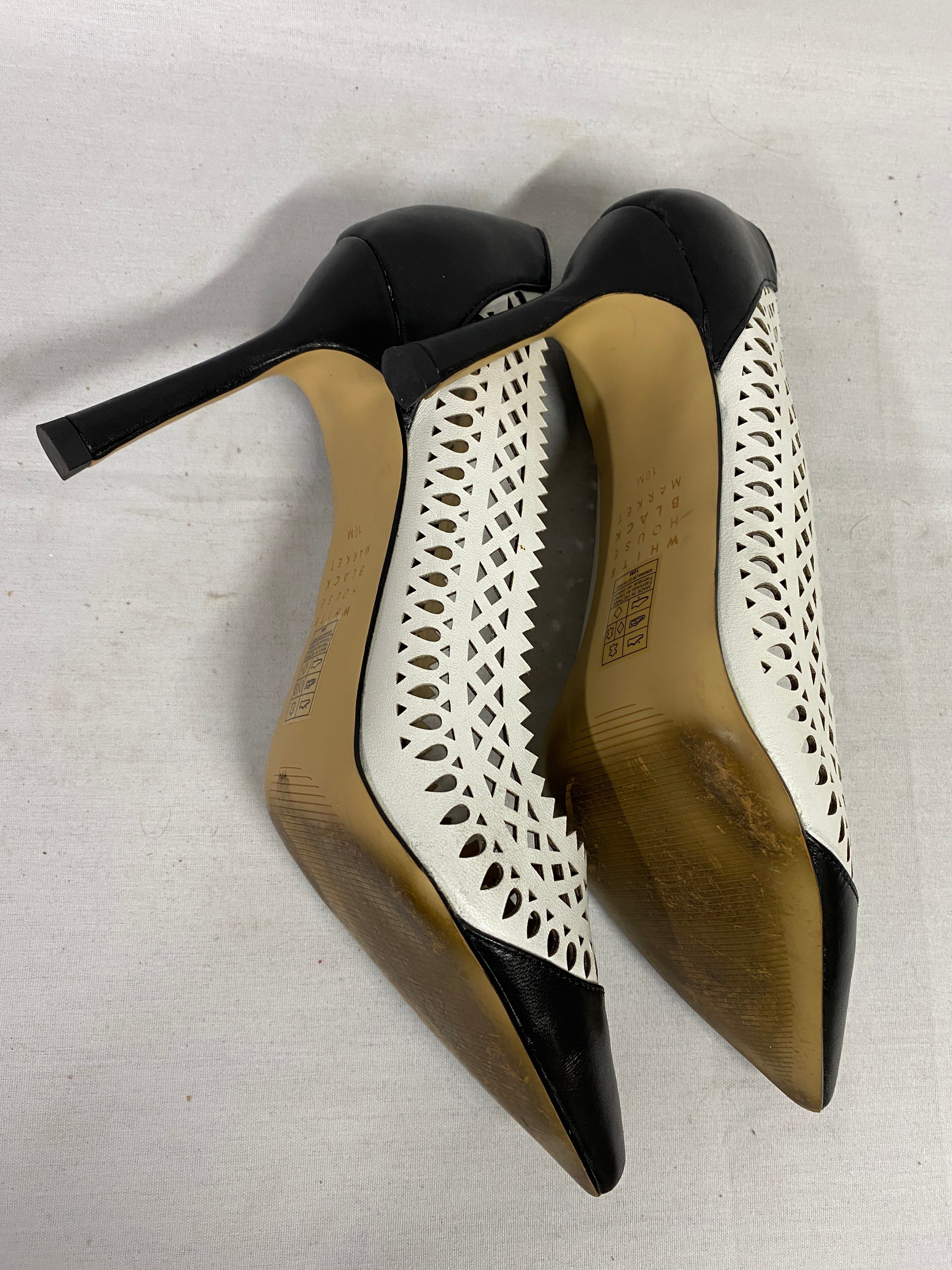 White House Black Market Arianna Laser Cut Black and White Pointed Toe Stiletto Pumps Women's Size 10