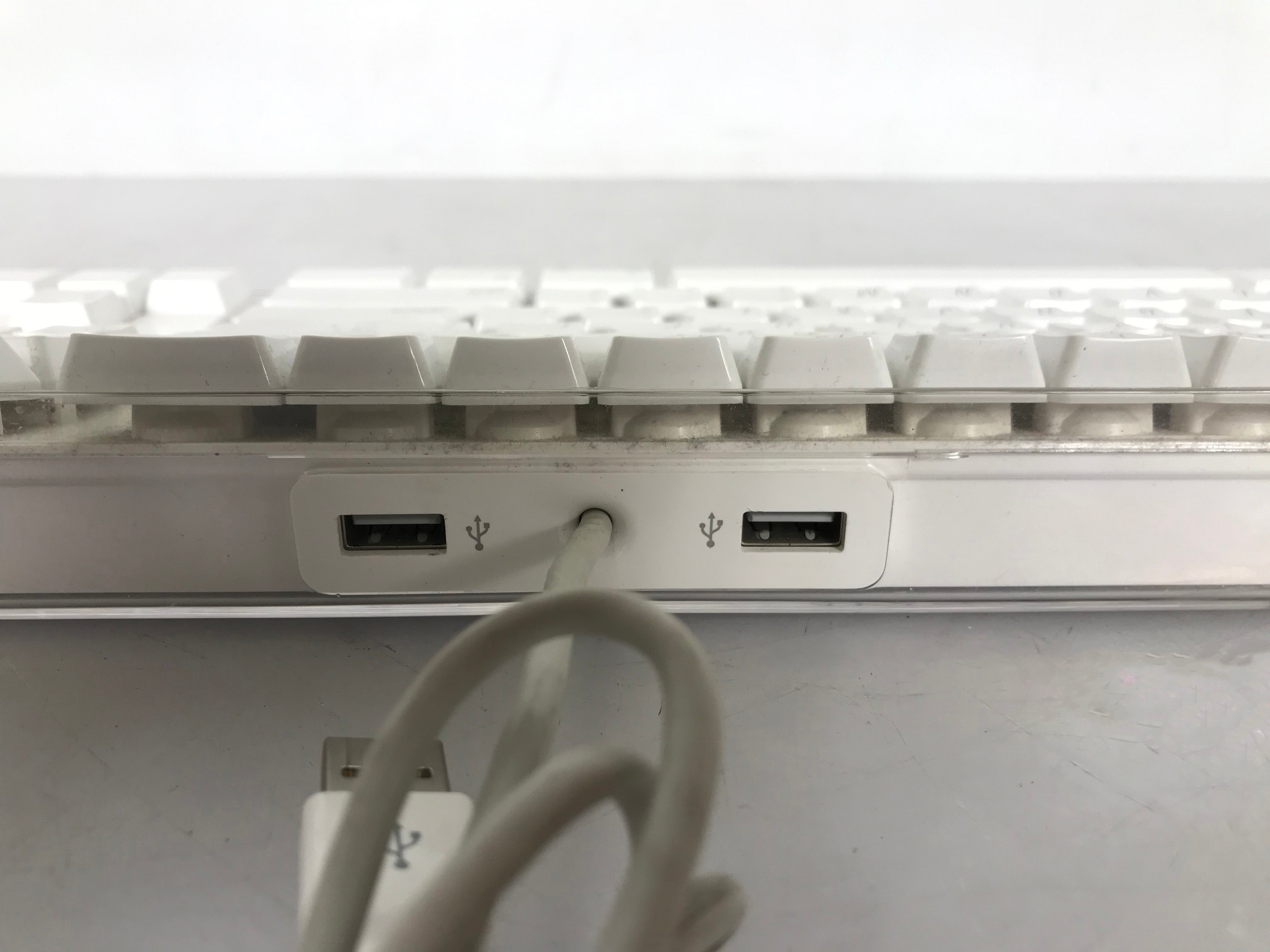 Apple A1048 White Wired USB Keyboard