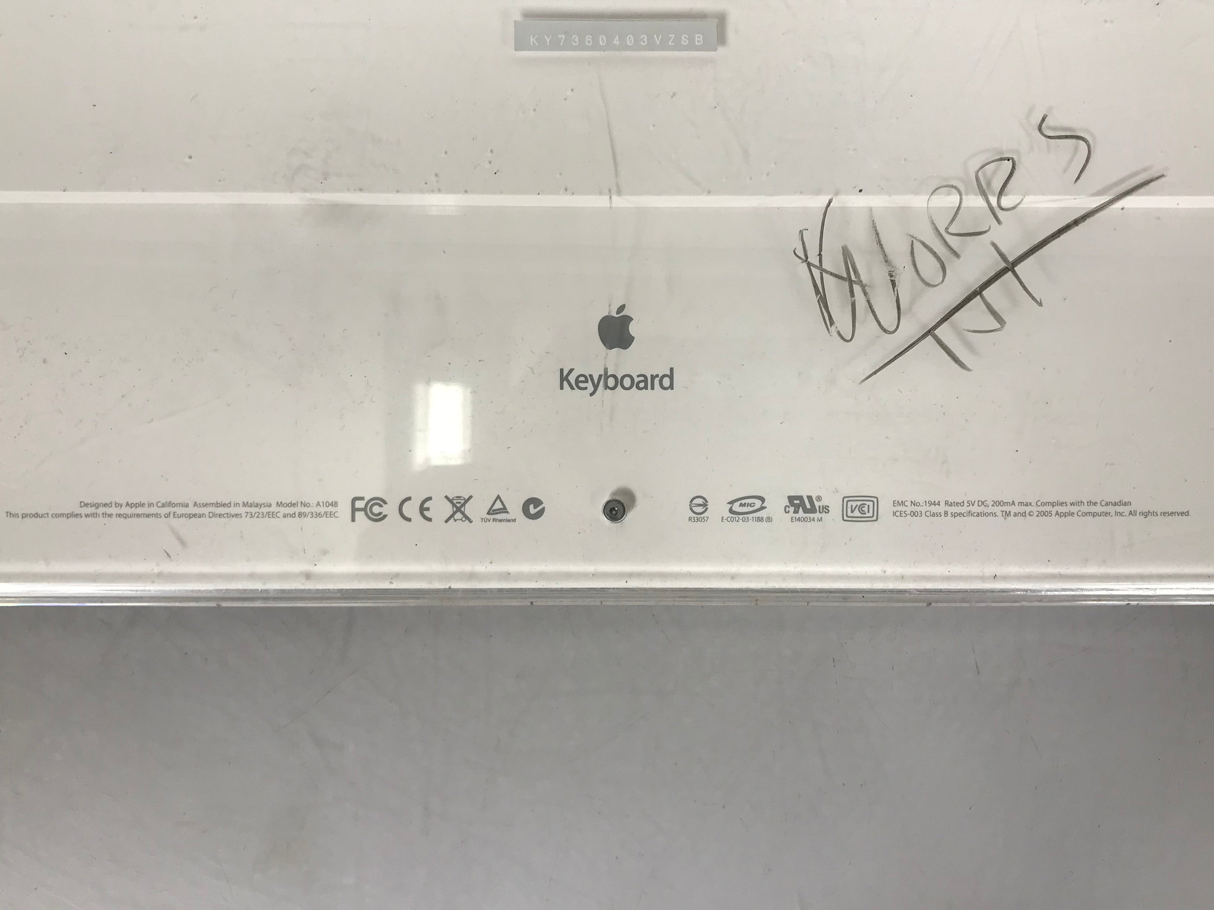 Apple A1048 White Wired USB Keyboard